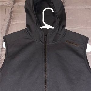 Men’s UA Vest